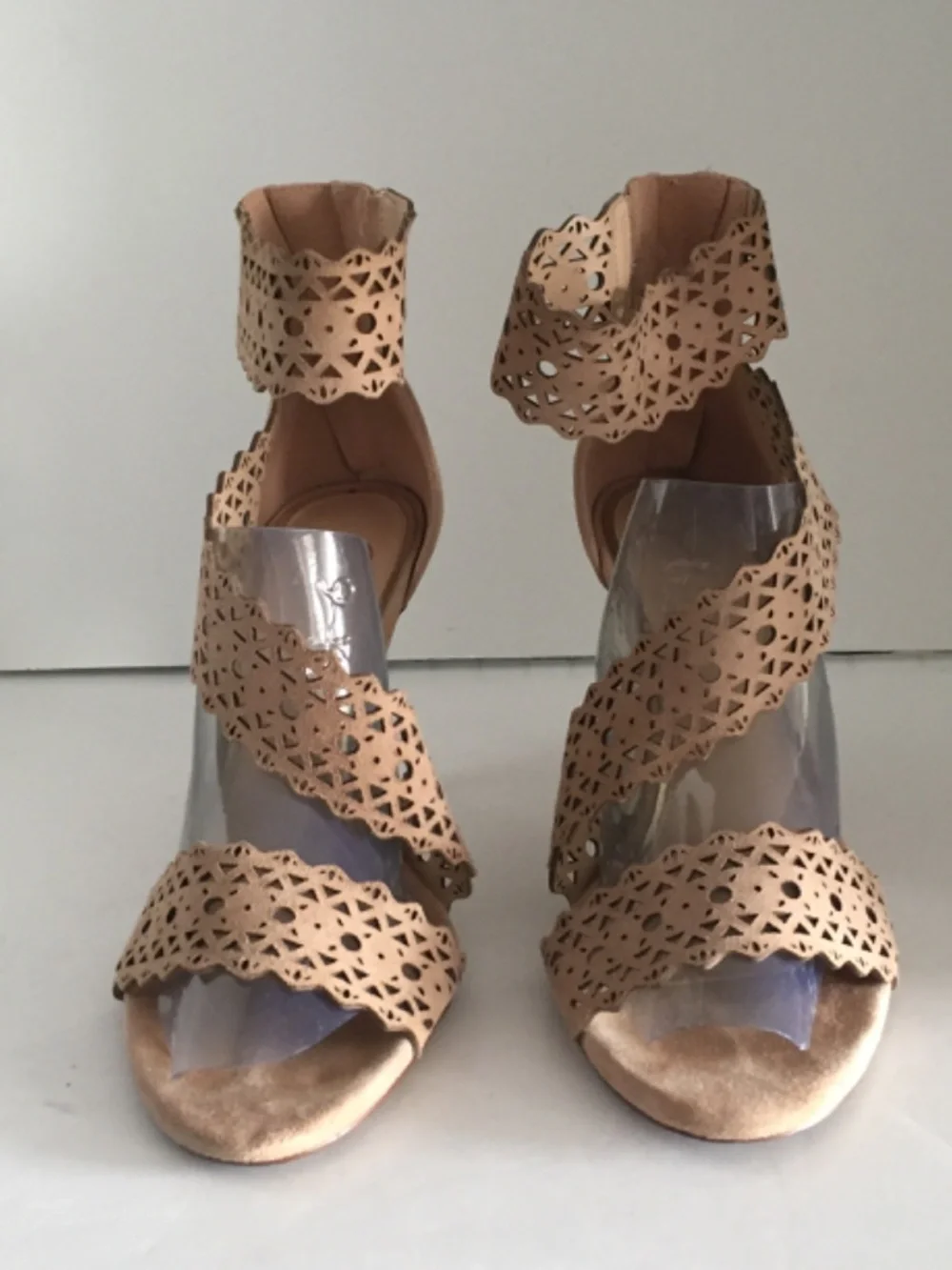 Jessica Simpson Jastia 8.5 Beige Suede Laser Cut Strappy Stiletto Heels EUC